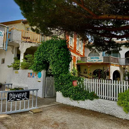 Hotel L'ecume Des Jours 2*